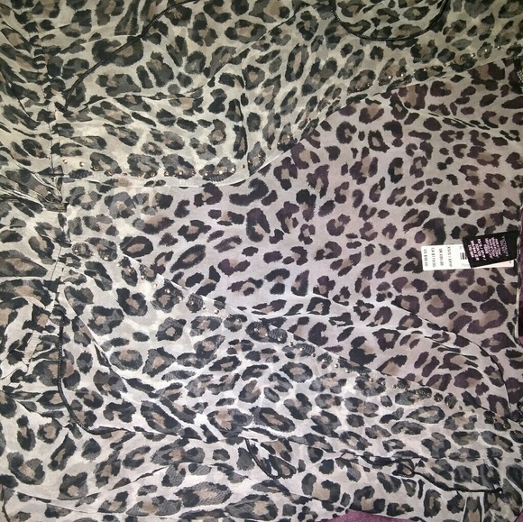 VS Pink Robe - Picture 3 of 3